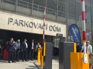Je hotovo. Na kolik korun vyjde parkování v novém parkovacím domě v Třebíči?