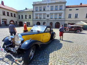 FOTO: Polnou projel závod 1000 mil Československých pro meziválečné vozy