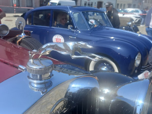 FOTO: Polnou projel závod 1000 mil Československých pro meziválečné vozy