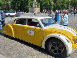 Na trase 1000 mil československých je také unikátní Tatra T77. Jela už v roce 1934