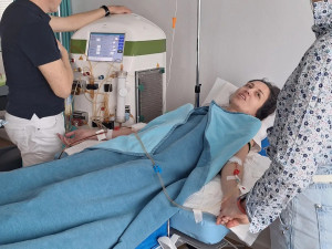 Extrémní bolest a jiskra naděje. Radka bojuje s vzácnou diagnózou ve Švýcarsku