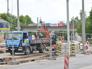 Ilustrační foto, stavební práce na okružní křižovatce u Sila