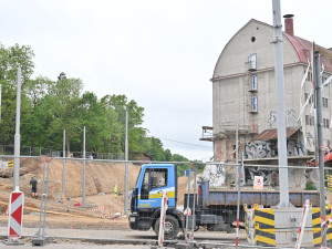 Ilustrační foto, stavební práce na okružní křižovatce u Sila