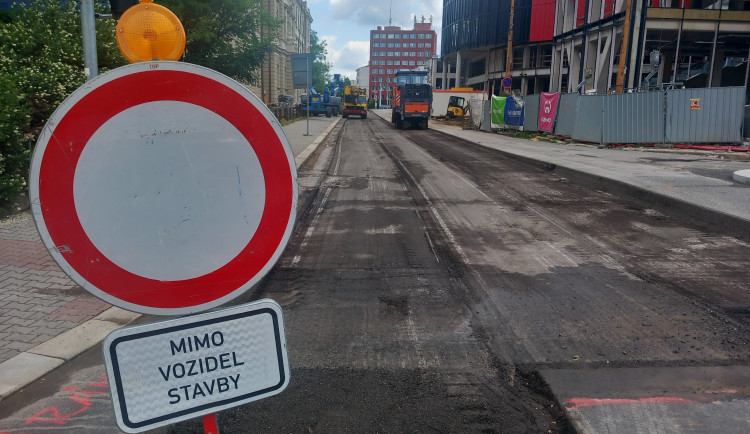 Uzavírka v centru Jihlavy. Tolstého zůstane uzavřená až do konce prázdnin.