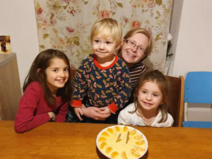 Maminka z Jihlavska zemřela při nehodě. Zanechala tu manžela a tři malé děti