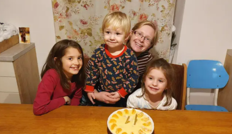 Maminka z Jihlavska zemřela při nehodě. Zanechala tu manžela a tři malé děti