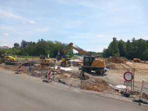FOTO: Přeložka silnice mezi Jihlavskou a Brněnskou ulicí ve Žďáru je téměř hotová