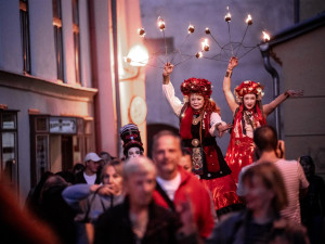 FOTO: Havíření ovládlo víkendové dění v Jihlavě, vyvrcholilo u nejstaršího kostela