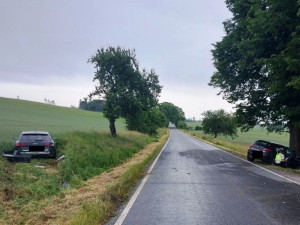 Řidička v Horní Cerekvi odbočovala a nedala přednost jinému autu. Tři zranění
