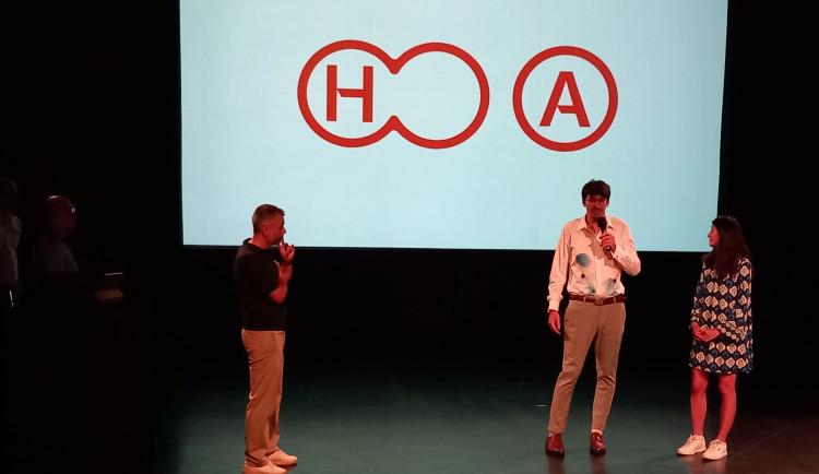 FOTO: Horácká aréna má logo a maskota. Jde o díla studentů z Helenína