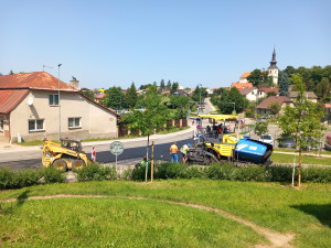 Opravu frekventované ulice v Polné krajští cestáři reklamovali, už je průjezdná