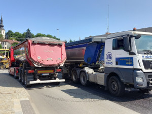 Opravu frekventované ulice v Polné krajští cestáři reklamovali, už je průjezdná