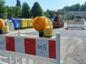 Opravu frekventované ulice v Polné krajští cestáři reklamovali, už je průjezdná