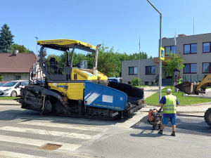 Opravu frekventované ulice v Polné krajští cestáři reklamovali, už je průjezdná