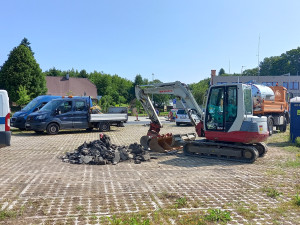 Opravu frekventované ulice v Polné krajští cestáři reklamovali, už je průjezdná