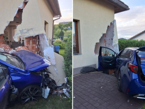 Milionová škoda: Řidič dostal křeč do nohy, sešlápl plyn a proboural dům sousedů