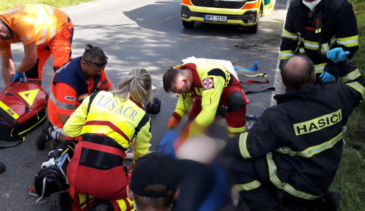 Jednadvacetiletého Ukrajince obvinila policie za nehodu, při níž zemřeli čtyři mladí lidé