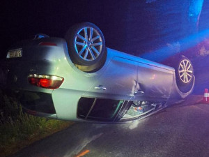 Na Havlíčkobrodsku otočil auto na střechu řidič, který měl přes dvě a půl promile