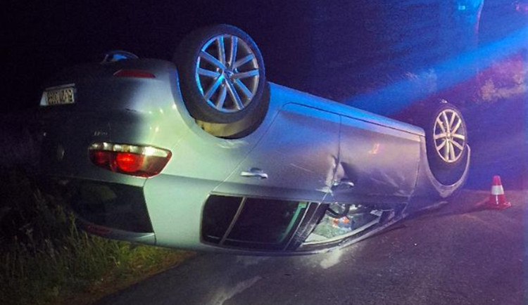 Na Havlíčkobrodsku otočil auto na střechu řidič, který měl přes dvě a půl promile. Foto: Se svolením Policie ČR