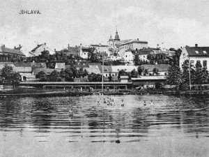 DRBNA HISTORIČKA: Když sálá letní žár, běžíme k vodě