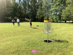 ANKETA: Léto nahrává diskgolfu. Chodí si ho zahrát i sportovci v Jihlavě