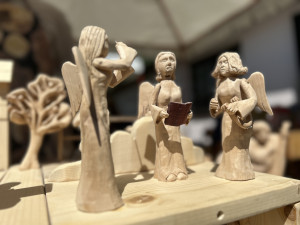 Čtrnáct let je řezbářem. Začalo to díky dlátkům od manželky, říká Marek Pazderka