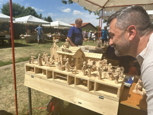 Čtrnáct let je řezbářem. Začalo to díky dlátkům od manželky, říká Marek Pazderka