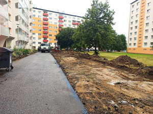 VIDEO: Na sídlišti v Jihlavě se vylepšuje parkoviště. Přibude tam 38 stání