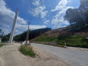 FOTO: Nad údolím Brtnice se tyčí vysoké pilíře pro druhý nejvyšší most v kraji