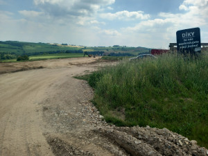 FOTO: Nad údolím Brtnice se tyčí vysoké pilíře pro druhý nejvyšší most v kraji