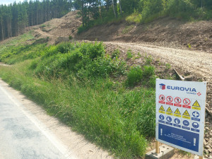 FOTO: Nad údolím Brtnice se tyčí vysoké pilíře pro druhý nejvyšší most v kraji