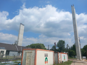 FOTO: Nad údolím Brtnice se tyčí vysoké pilíře pro druhý nejvyšší most v kraji