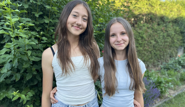 Zleva: Adéla Konířová, Lucie Pavelková