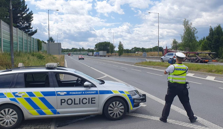 Policisté v kraji si v pátek posvítili na řidiče, 125 z nich jelo příliš rychle