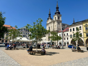 Na Březinkách, u soudu, na dopravním hřišti. Kde všude lidem v Jihlavě chybí lavičky?