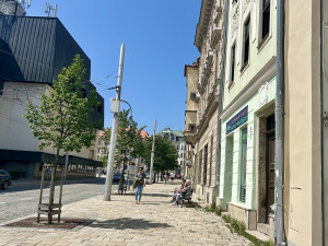 Na Březinkách, u soudu, na dopravním hřišti. Kde všude lidem v Jihlavě chybí lavičky?