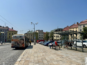 Na Březinkách, u soudu, na dopravním hřišti. Kde všude lidem v Jihlavě chybí lavičky?