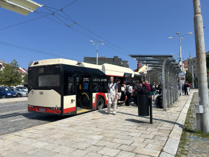 Na Březinkách, u soudu, na dopravním hřišti. Kde všude lidem v Jihlavě chybí lavičky?