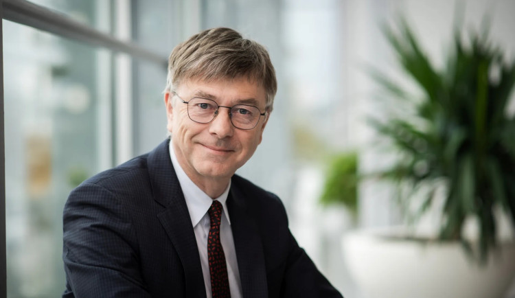 Nový šéf ČT Chudárek bude brát 346 tisíc měsíčně, o 57 tisíc víc než Souček