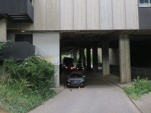 Policie hledá svědka nehody. Měl tmavé delší vlasy a černé SUV Škoda