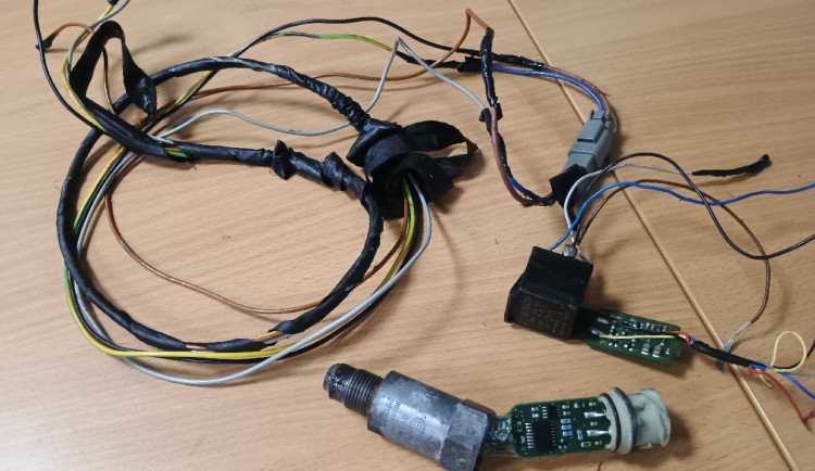 Policisté dál kontrolují kamiony, dvakrát už padla kauce dvě stě tisíc korun. Foto: Se svolením Policie ČR