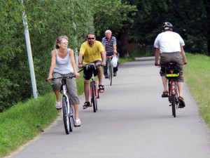 Cyklostezky se těší vzrůstající oblibě. Je dokončená trasa z Kostelce do Hodic