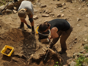 Na zřícenině Rokštejna u Brtnice odkrývají odborníci velkou markraběcí lázeň