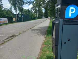 Parkování v Jihlavě XIII: Na sport jsou v Českém mlýně dvě hodiny, pak se platí