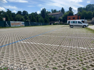 Parkování v Jihlavě XIII: Na sport jsou v Českém mlýně dvě hodiny, pak se platí