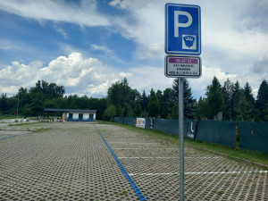 Parkování v Jihlavě XIII: Na sport jsou v Českém mlýně dvě hodiny, pak se platí