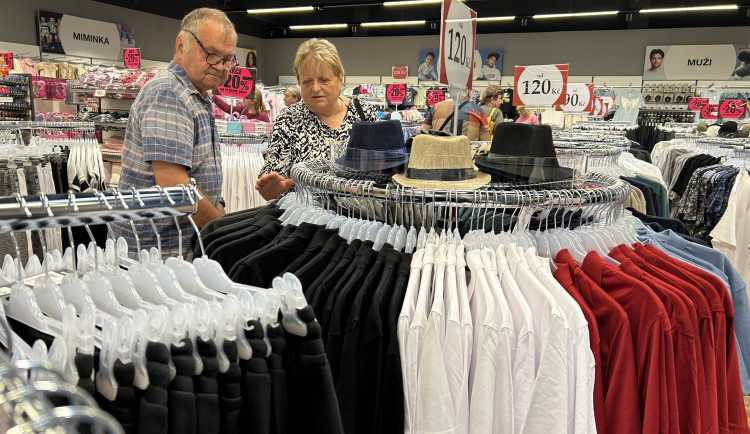 VIDEO: Už i Jihlava má svou prodejnu Woolworth. Dnes se slavnostně otevřela