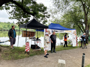 VIDEO: V Telči závodily dračí lodě. Fandit přišly stovky diváků