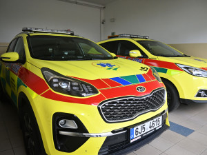 Řidiči ujelo auto. Snažil se do něj zpět naskočit, ale upadl a lehce se zranil