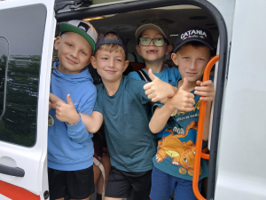 FOTO: Prázdninové propojení generací. Děti trávily část tábora i se seniory